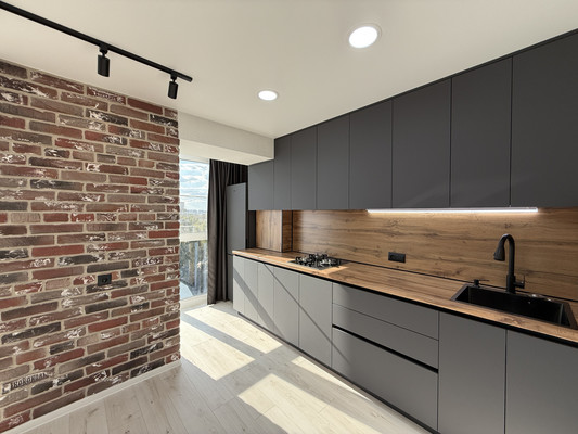 Продам трехкомнатную (3-комн.) квартиру, Космонавтов ул, 14, Астрахань г
