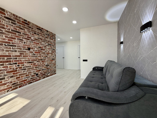 Продам трехкомнатную (3-комн.) квартиру, Космонавтов ул, 14, Астрахань г