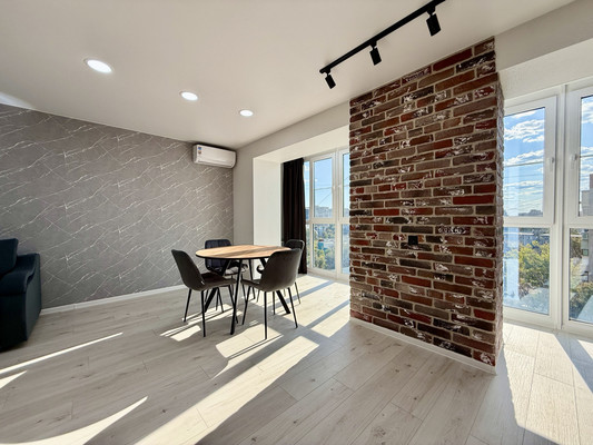 Продам трехкомнатную (3-комн.) квартиру, Космонавтов ул, 14, Астрахань г