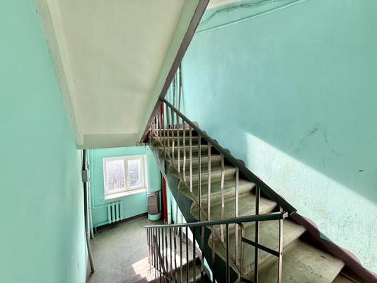 Продам трехкомнатную (3-комн.) квартиру, Космонавтов ул, 14, Астрахань г