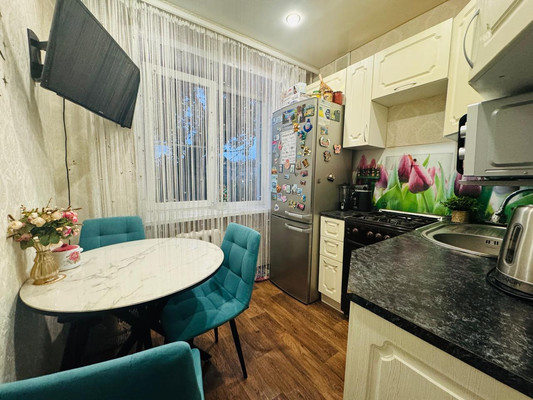 Продам двухкомнатную (2-комн.) квартиру, Бумажников пр-кт, 20, Астрахань г