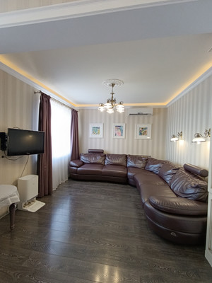 Продам трехкомнатную (3-комн.) квартиру, Базарная ул, 10, Чебоксары г