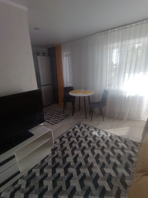 Продам двухкомнатную (2-комн.) квартиру, Привокзальная пл, 9, Ишим г