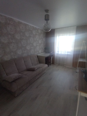 Продам двухкомнатную (2-комн.) квартиру, Привокзальная пл, 9, Ишим г