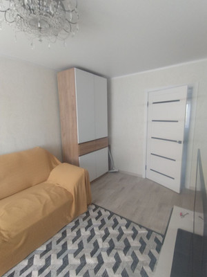 Продам двухкомнатную (2-комн.) квартиру, Привокзальная пл, 9, Ишим г