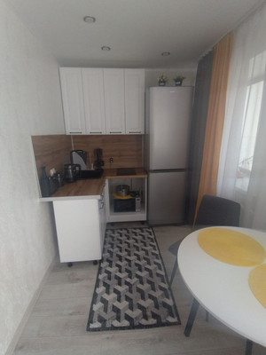 Продам двухкомнатную (2-комн.) квартиру, Привокзальная пл, 9, Ишим г