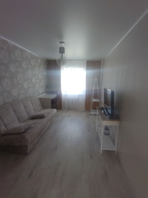 Продам двухкомнатную (2-комн.) квартиру, Привокзальная пл, 9, Ишим г