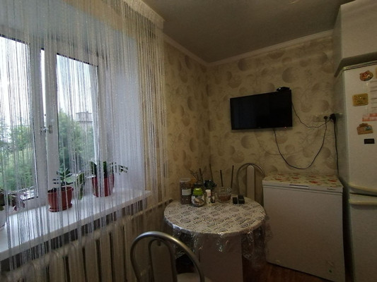 Продам трехкомнатную (3-комн.) квартиру, Красина ул, 20, Ишим г