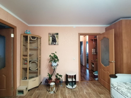 Продам трехкомнатную (3-комн.) квартиру, Красина ул, 20, Ишим г