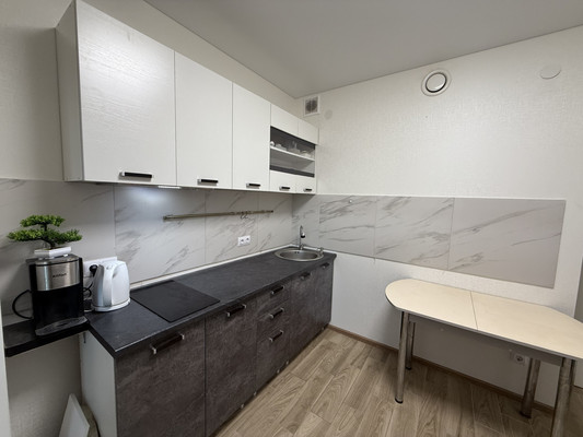 Продам однокомнатную (1-комн.) квартиру, Александра Суворова пр-кт, 107, Симферополь г