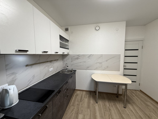 Продам однокомнатную (1-комн.) квартиру, Александра Суворова пр-кт, 107, Симферополь г