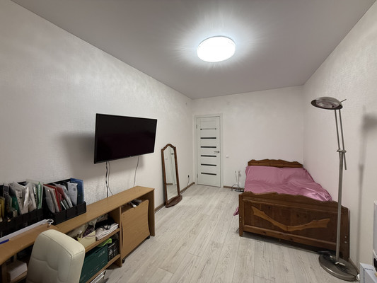 Продам однокомнатную (1-комн.) квартиру, Александра Суворова пр-кт, 107, Симферополь г