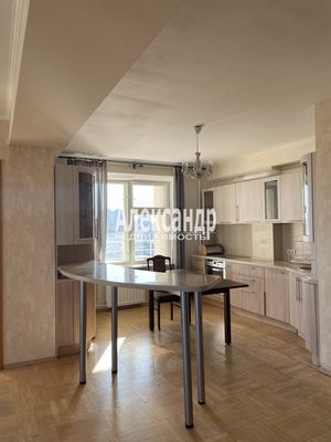 Продам многокомнатную квартиру, Ивана Фомина ул, 14к2, Санкт-Петербург г