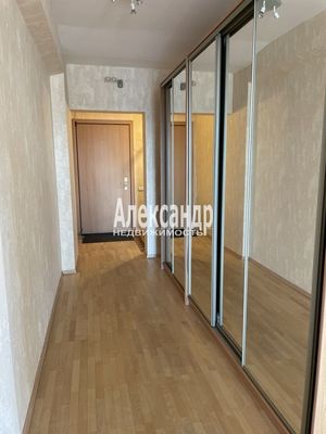 Продам многокомнатную квартиру, Ивана Фомина ул, 14к2, Санкт-Петербург г