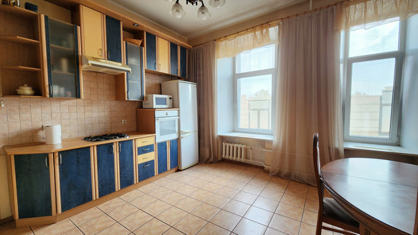 Продам трехкомнатную (3-комн.) квартиру, Макаренко пер, 14, Санкт-Петербург г