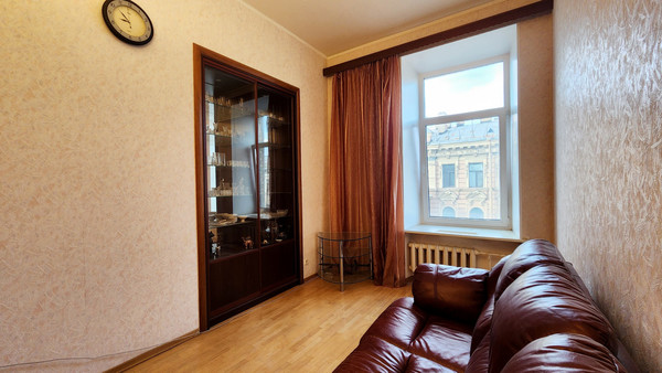 Продам трехкомнатную (3-комн.) квартиру, Макаренко пер, 14, Санкт-Петербург г