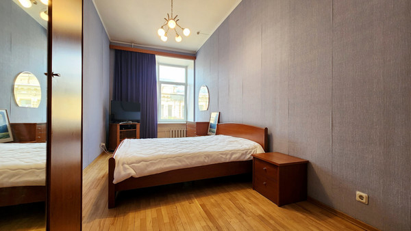 Продам трехкомнатную (3-комн.) квартиру, Макаренко пер, 14, Санкт-Петербург г