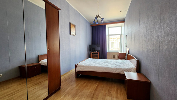 Продам трехкомнатную (3-комн.) квартиру, Макаренко пер, 14, Санкт-Петербург г