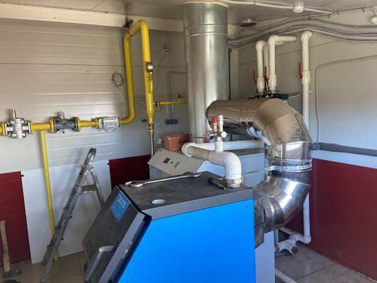 Продам торговое помещение 1 464 м2, Петрова Дача ул, 19, имени Свердлова гп