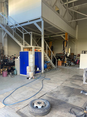 Продам торговое помещение 1 464 м2, Петрова Дача ул, 19, имени Свердлова гп