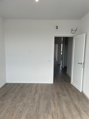 Продам трехкомнатную (3-комн.) квартиру, Южная ул, 12к1, Брёхово х