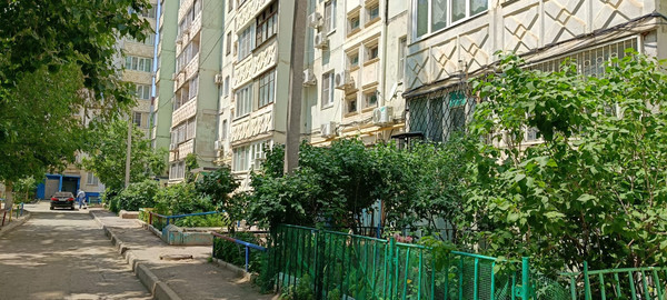 Продам трехкомнатную (3-комн.) квартиру, Звездная ул, 47к1, Астрахань г