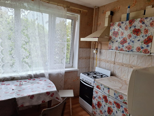 Продам трехкомнатную (3-комн.) квартиру, 25 Октября пр-кт, 52, Гатчина г