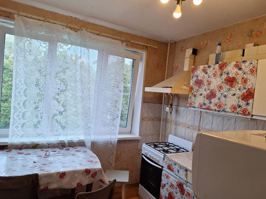Продам трехкомнатную (3-комн.) квартиру, 25 Октября пр-кт, 52, Гатчина г