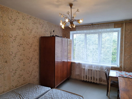 Продам трехкомнатную (3-комн.) квартиру, 25 Октября пр-кт, 52, Гатчина г
