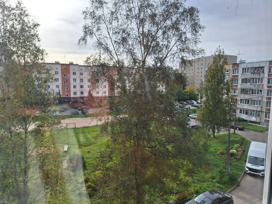 Продам трехкомнатную (3-комн.) квартиру, 25 Октября пр-кт, 52, Гатчина г