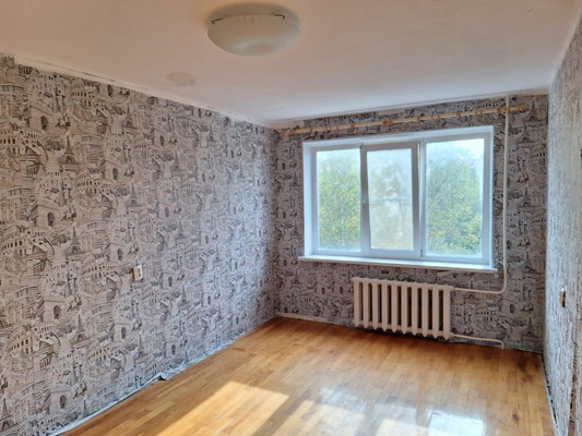 Продам трехкомнатную (3-комн.) квартиру, 25 Октября пр-кт, 52, Гатчина г