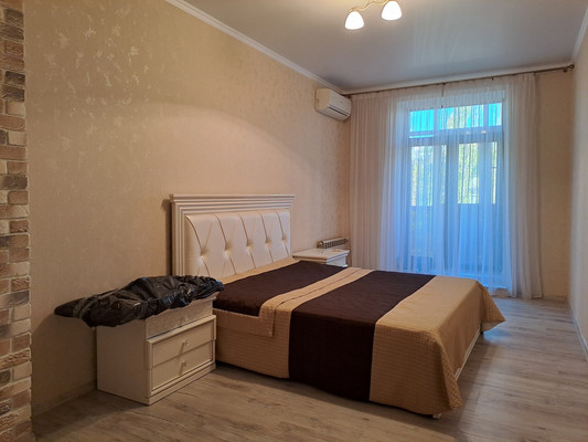 Продам двухкомнатную (2-комн.) квартиру, Великой Победы б-р, 13б, Волгодонск г