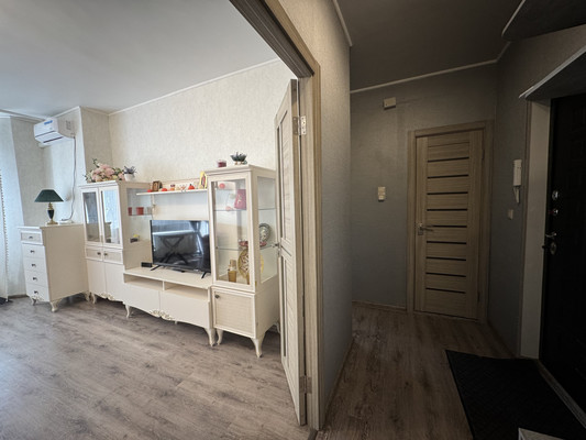 Продам однокомнатную (1-комн.) квартиру, Есенинский б-р, 14к1, Москва г
