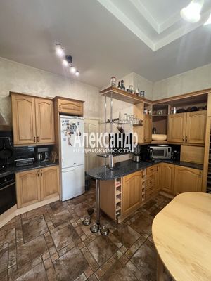 Продам многокомнатную квартиру, Ленина пр-кт, 2, Выборг г