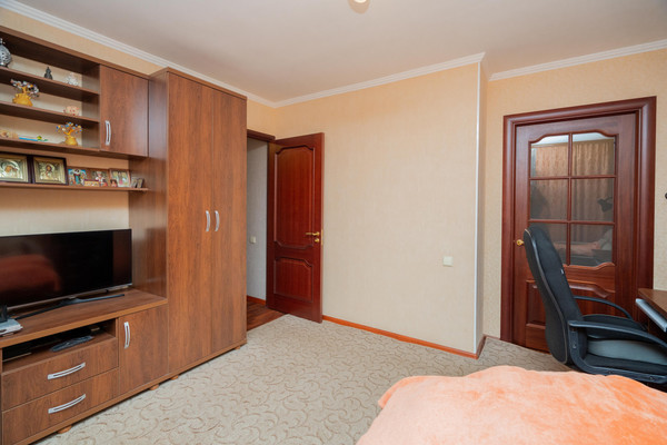 Продам трехкомнатную (3-комн.) квартиру, Владимира Невского ул, 39кД, Воронеж г