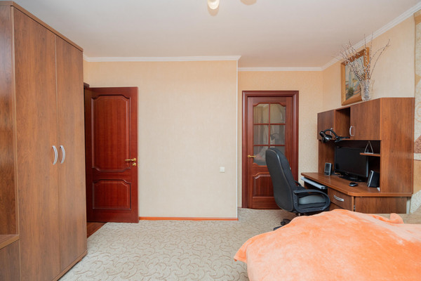 Продам трехкомнатную (3-комн.) квартиру, Владимира Невского ул, 39кД, Воронеж г
