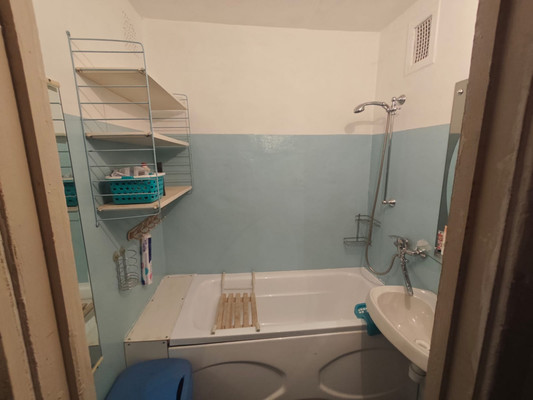 Продам трехкомнатную (3-комн.) квартиру, 3а, Гостицы м