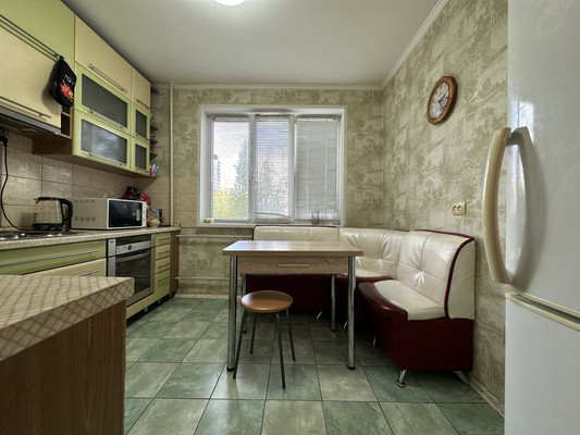 Продам многокомнатную квартиру, Оборонная ул, 2, Колпино г