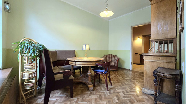 Продам трехкомнатную (3-комн.) квартиру, Фурштатская ул, 42А, Санкт-Петербург г