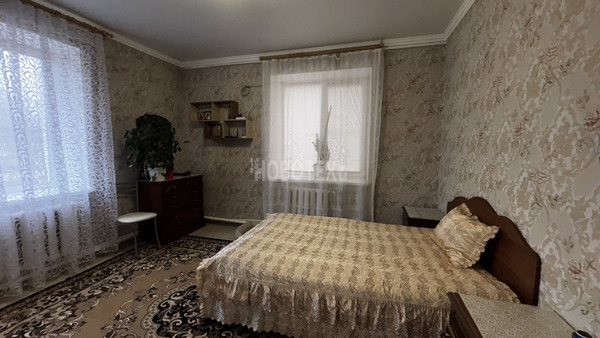 Продам двухкомнатную (2-комн.) квартиру, Революционная ул, 102, Крымск г