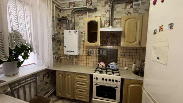 Продам двухкомнатную (2-комн.) квартиру, Революционная ул, 102, Крымск г