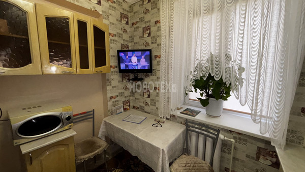 Продам двухкомнатную (2-комн.) квартиру, Революционная ул, 102, Крымск г