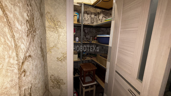 Продам двухкомнатную (2-комн.) квартиру, Революционная ул, 102, Крымск г