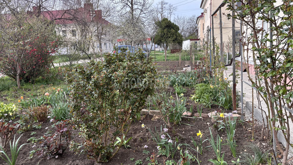 Продам двухкомнатную (2-комн.) квартиру, Революционная ул, 102, Крымск г