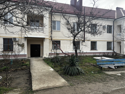 Продам двухкомнатную (2-комн.) квартиру, Революционная ул, 102, Крымск г
