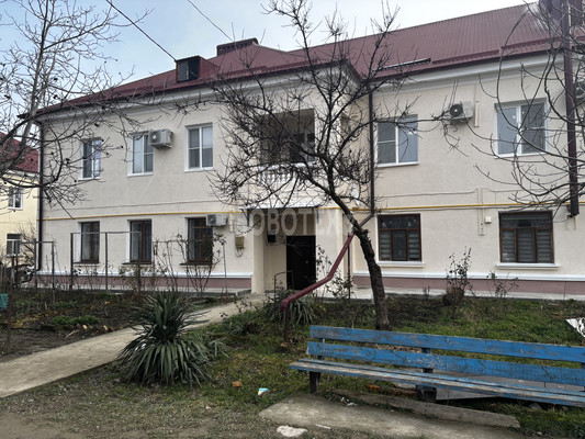 Продам двухкомнатную (2-комн.) квартиру, Революционная ул, 102, Крымск г