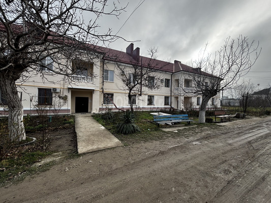 Продам двухкомнатную (2-комн.) квартиру, Революционная ул, 102, Крымск г