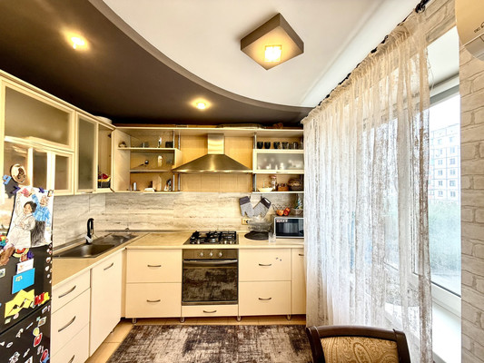 Продам трехкомнатную (3-комн.) квартиру, Аральская ул, 79/88, Симферополь г