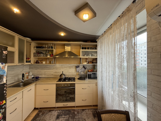 Продам трехкомнатную (3-комн.) квартиру, Аральская ул, 79/88, Симферополь г