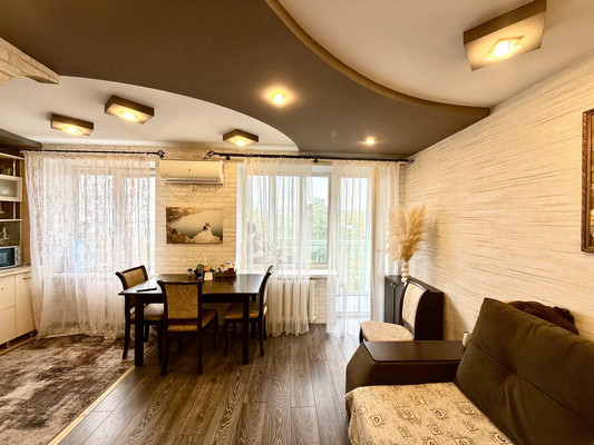 Продам трехкомнатную (3-комн.) квартиру, Аральская ул, 79/88, Симферополь г